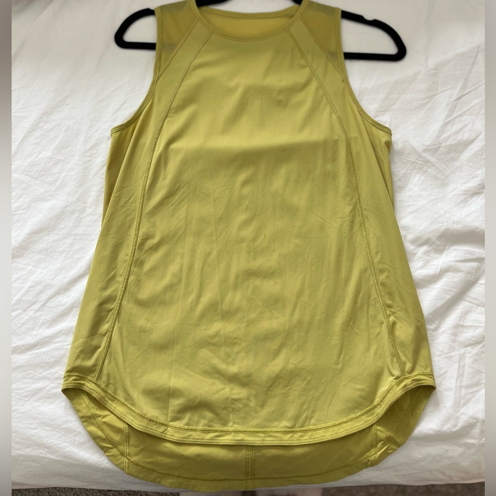 Lululemon mesh back vented top